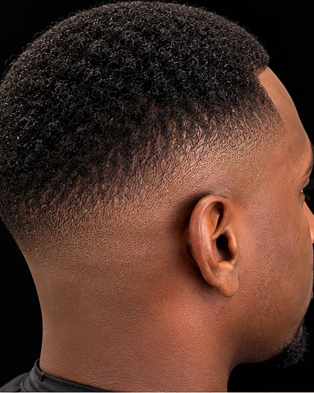 Drop fade sur cheveux afro, réalisation Davs Studio